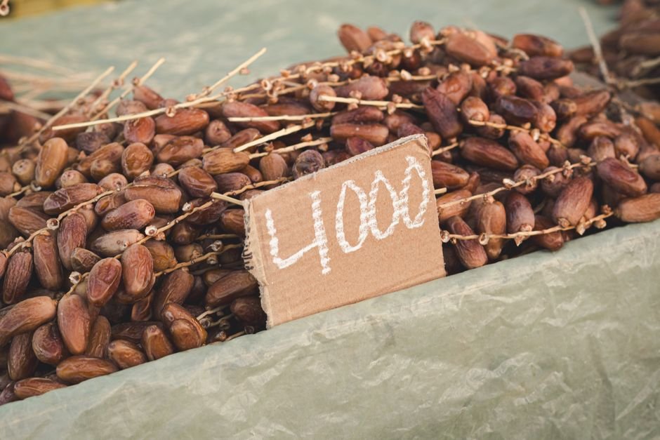 dried Deglet Noor dates