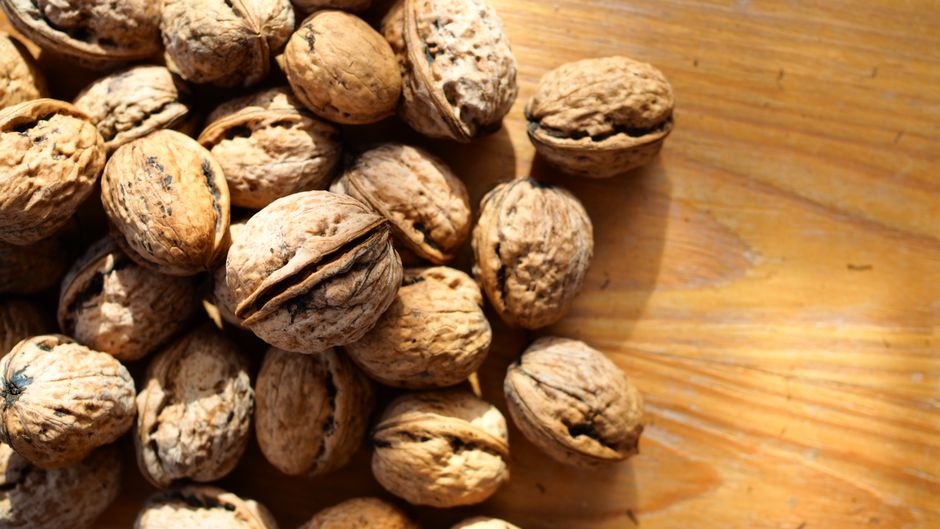 shelled raw brazil nuts