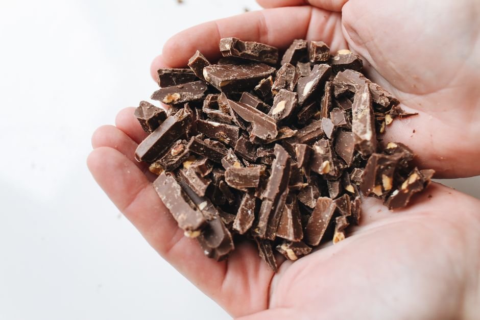 Dark Chocolate vs Almonds: Which Snack Is Better for Weight Loss nutrition facts